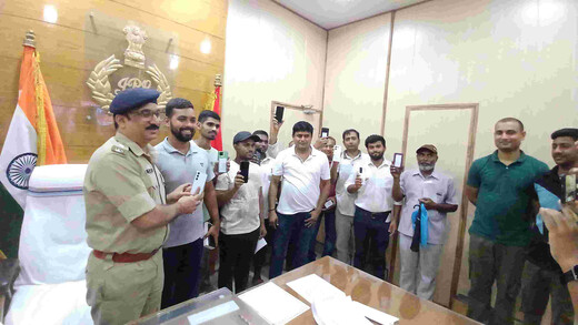 लखीसराय पुलिस की सराहनीय कार्यवाही, 20 लोगों को लौटाए चोरी व खोए मोबाइल